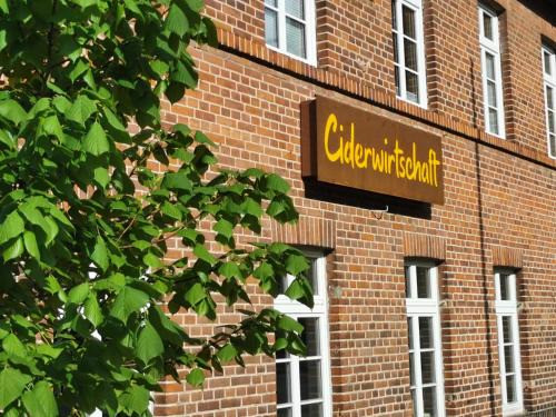 Burg Stargard Apartment | Cozy Ferienwohnung in der Ciderwirtschaft with Ocean Views