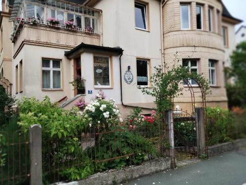 Bad Steben Apartment | Art & Culture Retreat: Ferienwohnung in Bad Steben