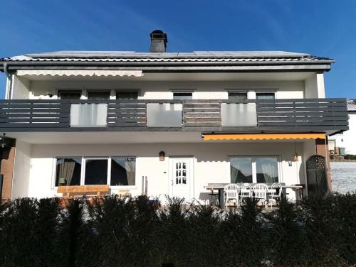 Stormbruch Apartment | Pet-Friendly Ferienwohnung in Diemelsee with High Ratings
