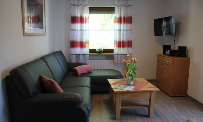 Aue Apartment | Cozy Farmhouse-Style Retreat with Spa and Breakfast