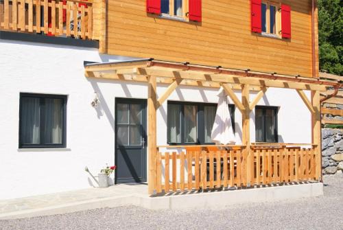 Poellauberg Apartment | Accessible Retreat with Scenic Terrace & Top Guest Rating