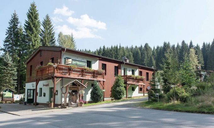 Jagersgrun Apartment | Top-Rated Saxony Apartment with Pool and Spa Amenities
