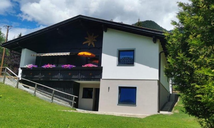 Maurach Apartment | Pet-Friendly Retreat at Ferienwohnung Jessy - Rated 9/10