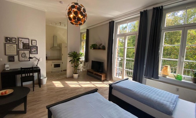 Wurzen House | Welcoming Ferienwohnung König Georg: Pet Friendly Retreat
