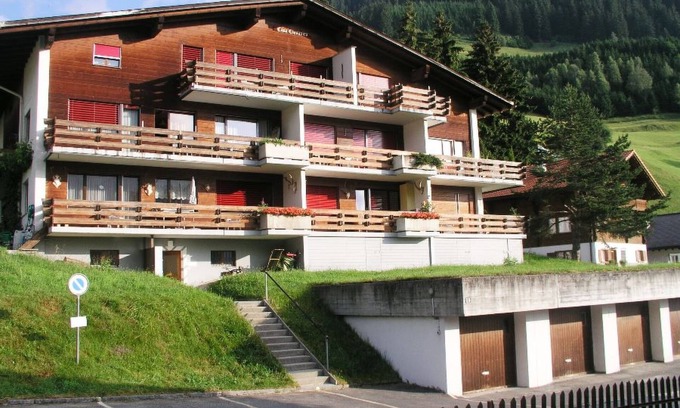 Acletta Apartment | Experience Lake View Comfort at Ferienwohnung Köppel