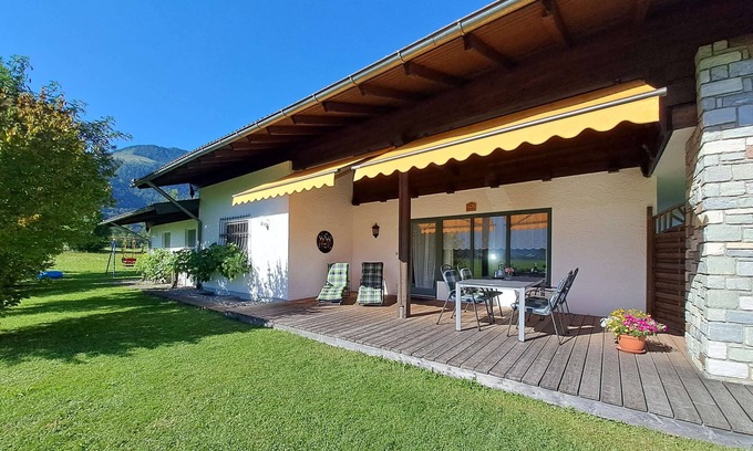 Schleching Apartment | Family-Friendly Ferienwohnung Kaiserblick with Balcony