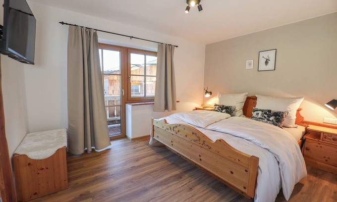 Oberau Apartment | Ideal Kehlstein Retreat for Two: Family-Friendly & Cozy