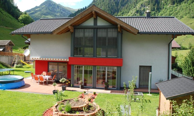 Huettschlag Apartment | Cozy Ferienwohnung Kendler: Pet & Child Friendly Retreat