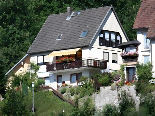 Triberg im Schwarzwald Apartment | Family-Friendly Ferienwohnung King with Top Review Score