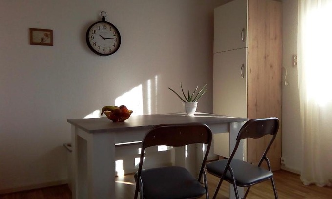 Bitzen Apartment | Family-Friendly Ferienwohnung Klein Along Natursteig Sieg