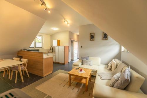 Georgenberg Apartment | Family-Friendly Ferienwohnung Knecht with Great Guest Rating