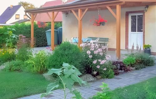 Muritz Apartment | Family-Friendly Retreat at Ferienwohnung Krmmel