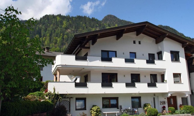Schlitters Apartment | Family-Friendly Ferienwohnung Kreidl with Top Guest Rating