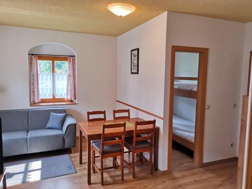 Gohrisch Apartment | Charming Kutscherstuben: Pet-Friendly Oceanfront Retreat