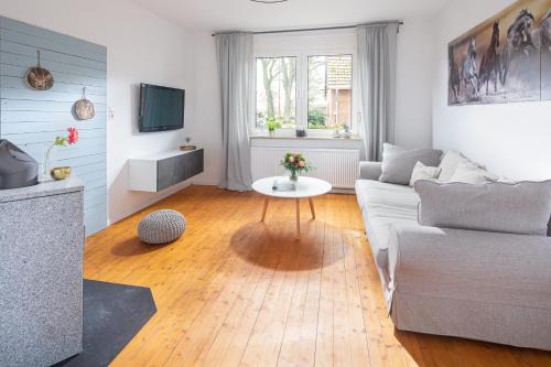 Woltringhausen Apartment | Pet-Friendly Landblick: Family Retreat with Pool Access
