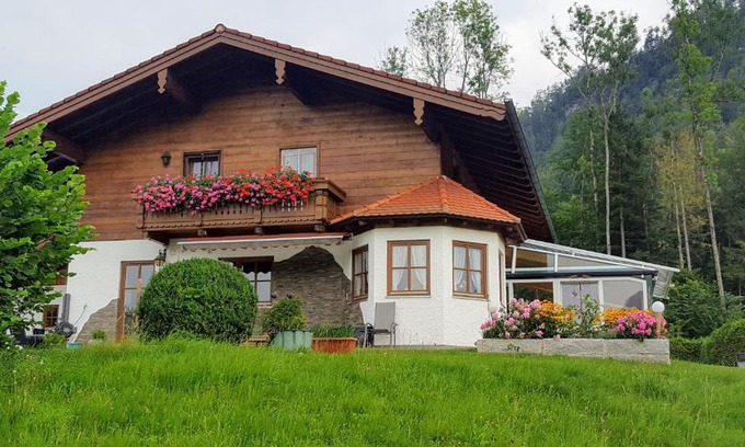Marktschellenberg Apartment | Pet and Child Friendly Retreat at Ferienwohnung Lenz