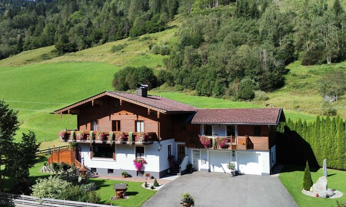 Bruck an der Grossglocknerstrasse Apartment | Rediscover Nature at Ferienwohnung Lederer in Salzburg