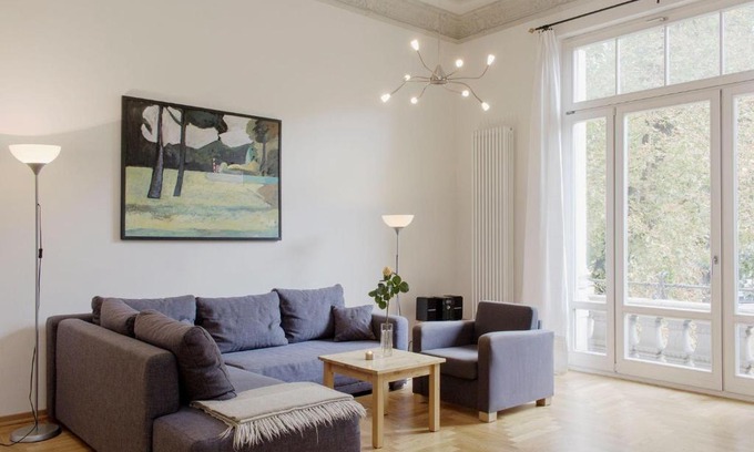 Zentrum-Sued Apartment | Pet-Friendly Ferienwohnung Leipzig with Oceanfront Views