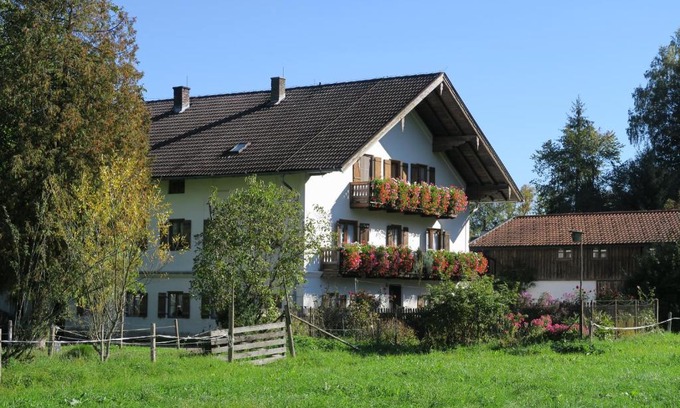 Kiefersfelden House | Family-Friendly Ferienwohnung Leitner with Kitchen Access