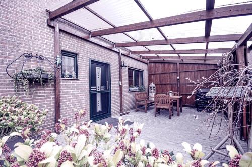 Heinsberg Apartment | Oceanfront Retreat at Ferienwohnung Leon - 4-Star Paradise