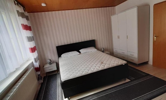 Plate Apartment | Cozy Ferienwohnung Lewitztor: Family-Friendly Retreat