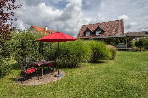 Meckenbeuren Apartment | Top-Rated Ferienwohnung Lilian with Family-Friendly Amenities