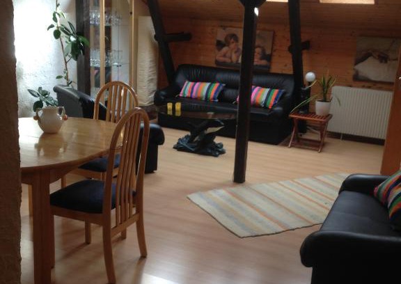Lubeck City Centre Apartment | Comfortable Ferienwohnung Lindenstraße - Family & Accessible Stay