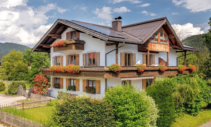 Groissenbach Apartment | Cozy Ferienwohnung Loferau for Couples with Kitchen & Spa