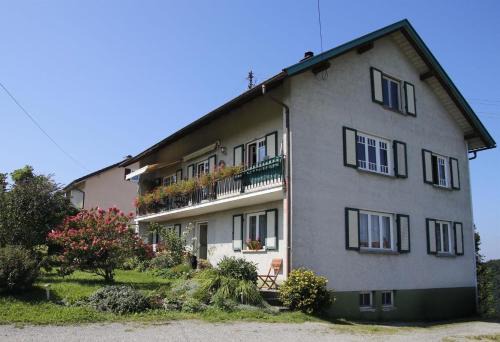 Hergatz Apartment | Family-Friendly Ferienwohnung Loretta with Top Ratings