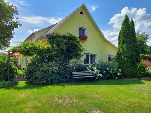 Felgentreu Apartment | Top-Rated Ferienwohnung Lotte: Family-Friendly & Accessible