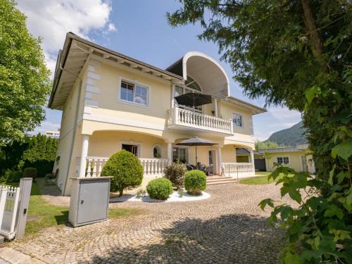 Woergl Apartment | Guest Rated 9.8: Ferienwohnung Luna with Oceanfront Views