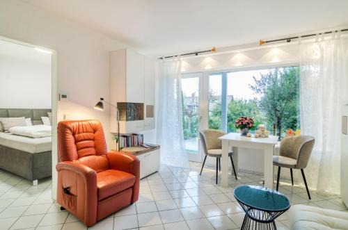 Ueberlingen Apartment | Pet-Friendly Escape at Ferienwohnung Lux with 9.6/10 Rating