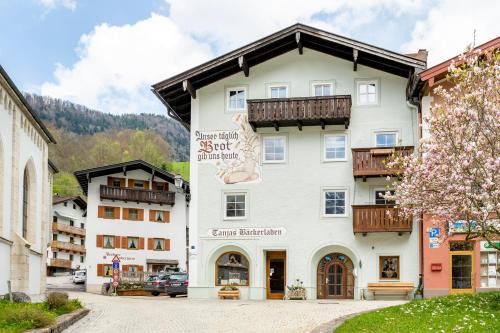 Marktschellenberg Apartment | Pet-Friendly Ferienwohnung Marktschellenberg with Restaurant