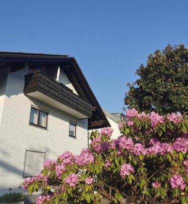 Langenargen Apartment | Welcoming Ferienwohnung Magnolie: Top-Rated Family Retreat