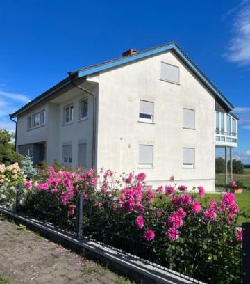 Kreenheinstetten Apartment | Comfortable Ferienwohnung Maier with Family-Friendly Amenities