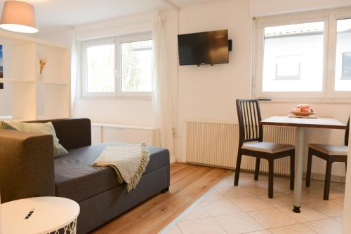 Unterpfingstweid Apartment | Child-Friendly Retreat at Ferienwohnung Malou - Rated 9.3/10