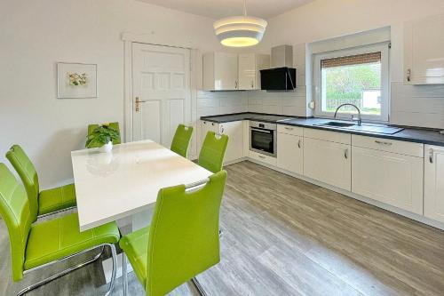 Lubbenau/Spreewald Apartment | Family-Friendly Ferienwohnung Malve with Kitchen Amenities