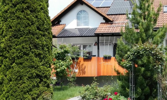 Neuhausen ob Eck Apartment | Family-Friendly Ferienwohnung Martin with Pet Amenities