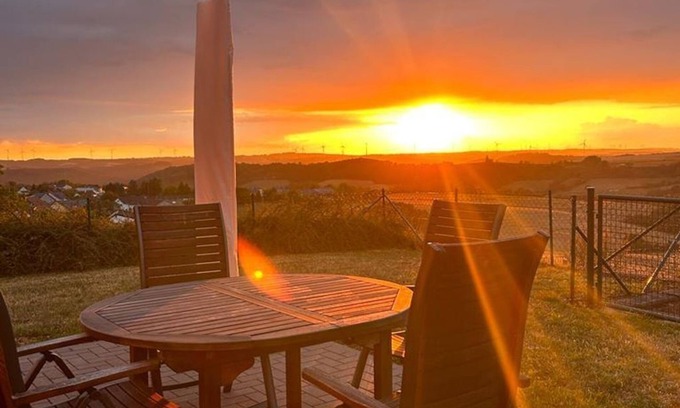 Hargarten Apartment | Relax at Ferienwohnung Mesdag: Ocean View & Pet Friendly