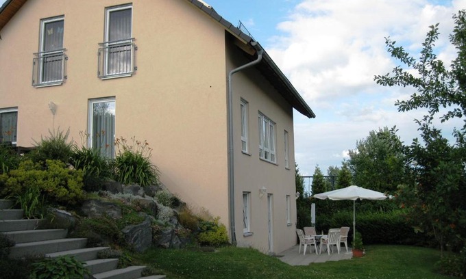 Schoenwald Apartment | Family-Friendly Ferienwohnung Meyer with High Guest Ratings