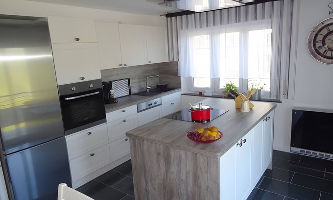 Forbach Apartment | Spacious 3-Bedroom Apartment for Families with Breakfast