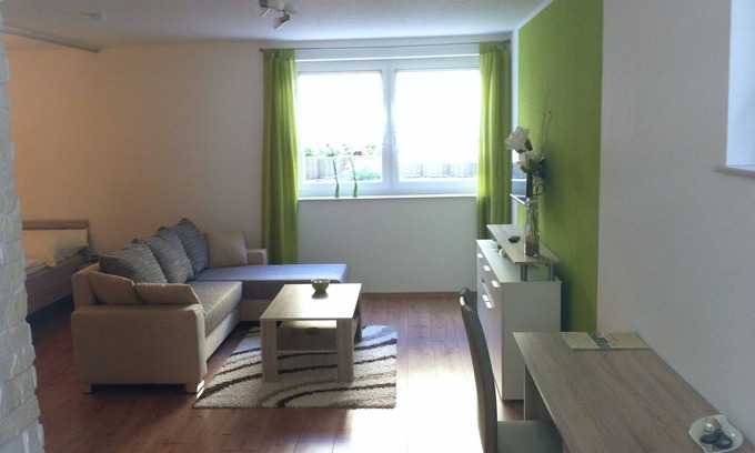 Dettingen an der Erms Apartment | Cozy Apartment with Kitchen & Breakfast for Families