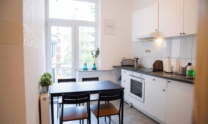 Klushof Apartment | Comfortable 5-Bedroom Apartment with Pet-Friendly Amenities