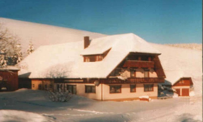 Sankt Georgen im Schwarzwald Apartment | Exceptional Comfort: Family-Friendly Apartment for 5 Guests