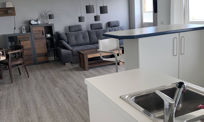 Innenhafen Apartment | Ocean View Retreat with Direct Access to the North Sea