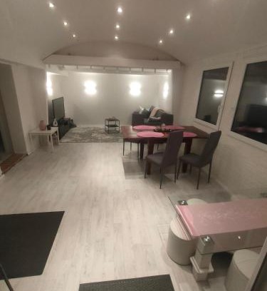 Jesewitz Apartment | Cozy Bungalow with Large Garden & Pool, Pet Friendly