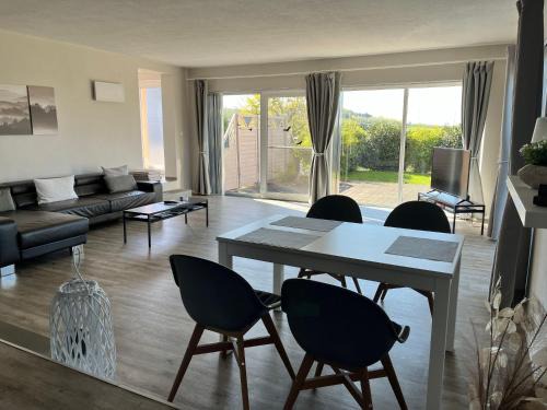 Hartenfels Apartment | Spacious Getaway with Garden & Ocean View for Families