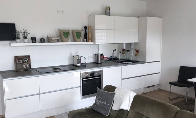 Riedenburg Apartment | Exquisite Apartment with Terrace & Walk-in Shower for Two