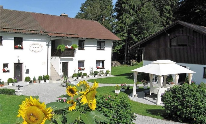 Hohenau Apartment | Relaxing Retreat with South Terrace & Free Wi-Fi Access