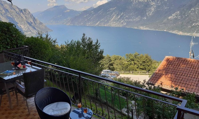 Voltino Apartment | Lakeview Retreat in Limone: Perfect for Families and Couples